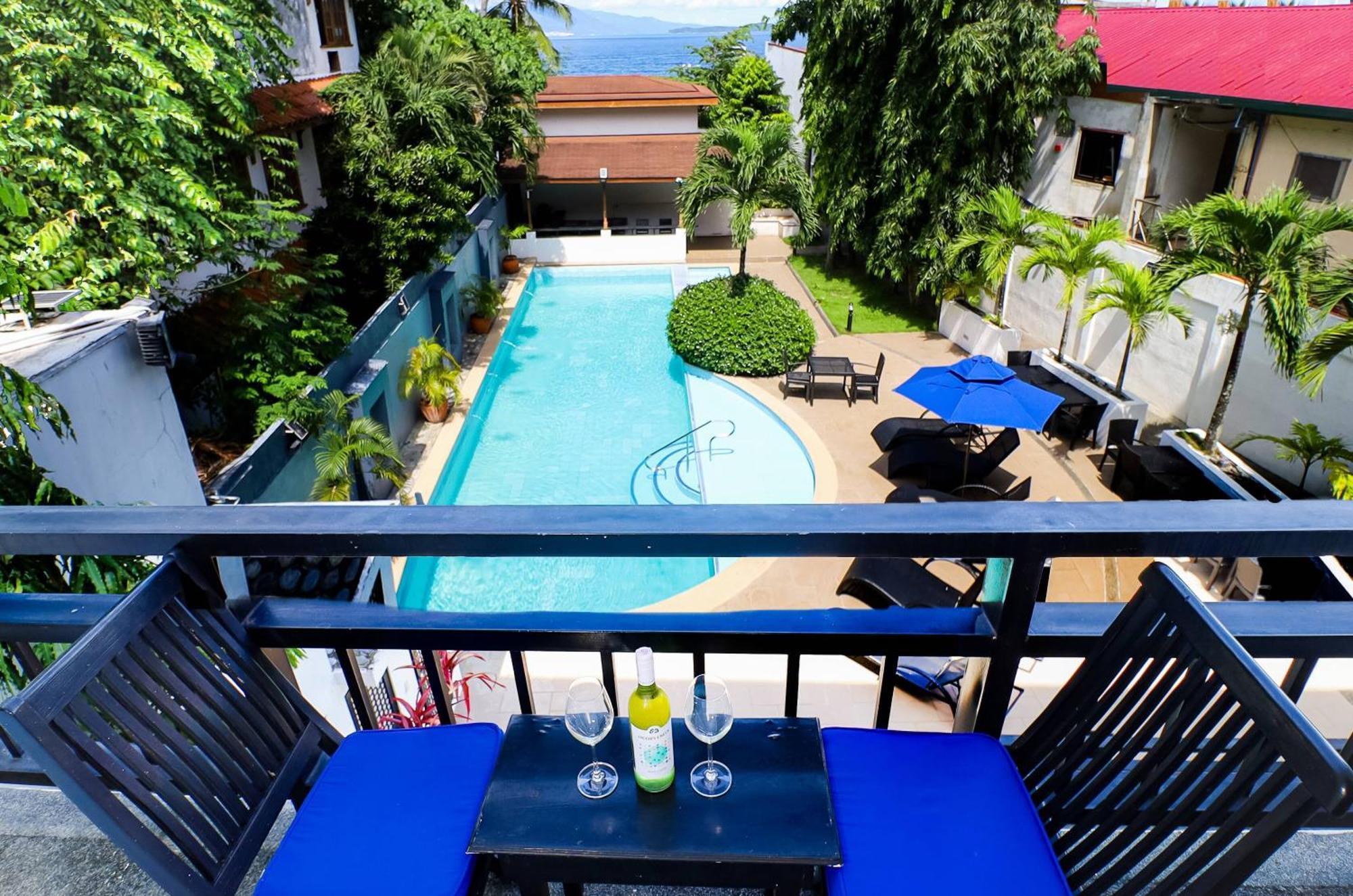Out Of The Blue Resort Puerto Galera Szoba fotó