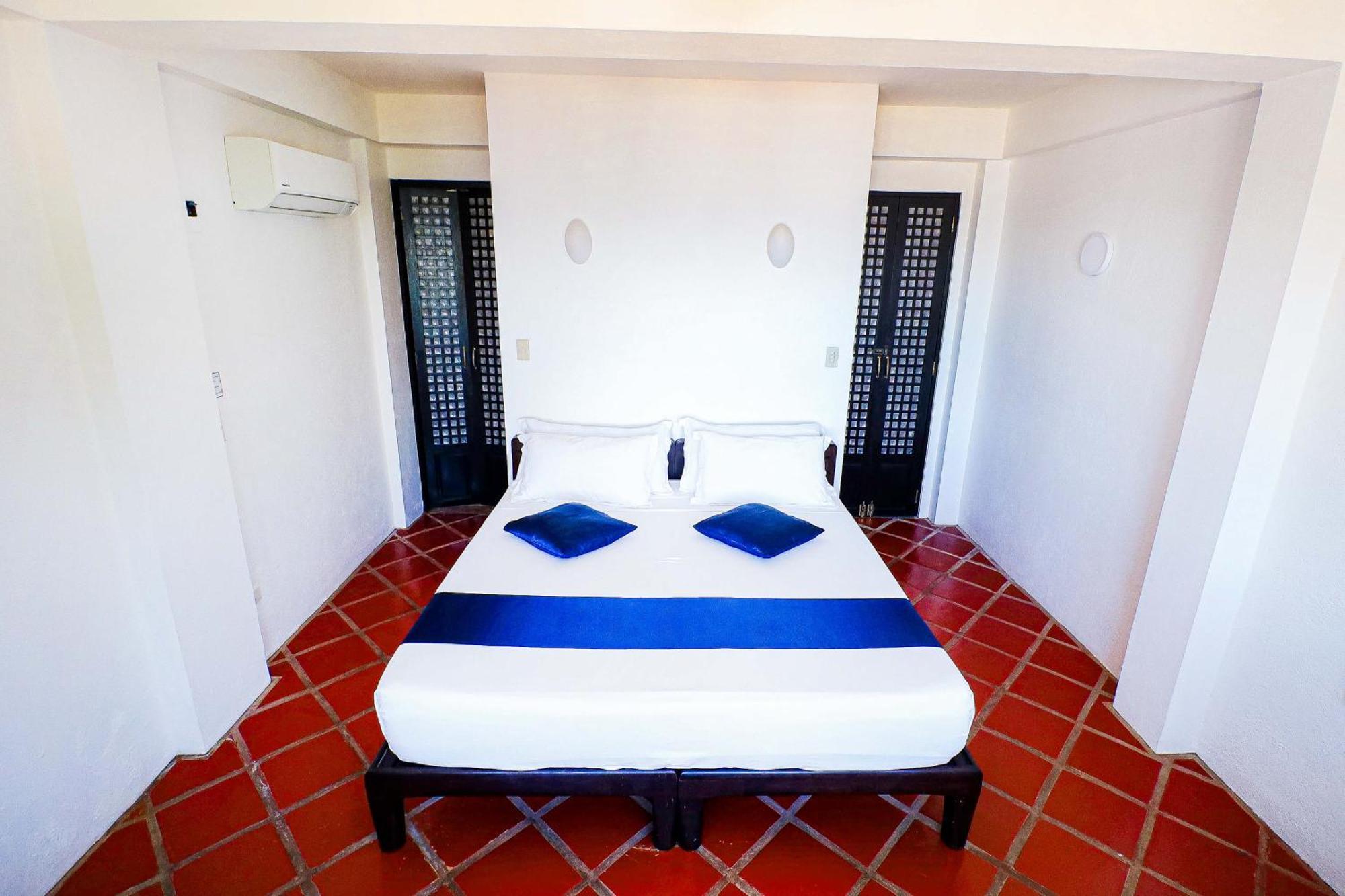 Out Of The Blue Resort Puerto Galera Szoba fotó